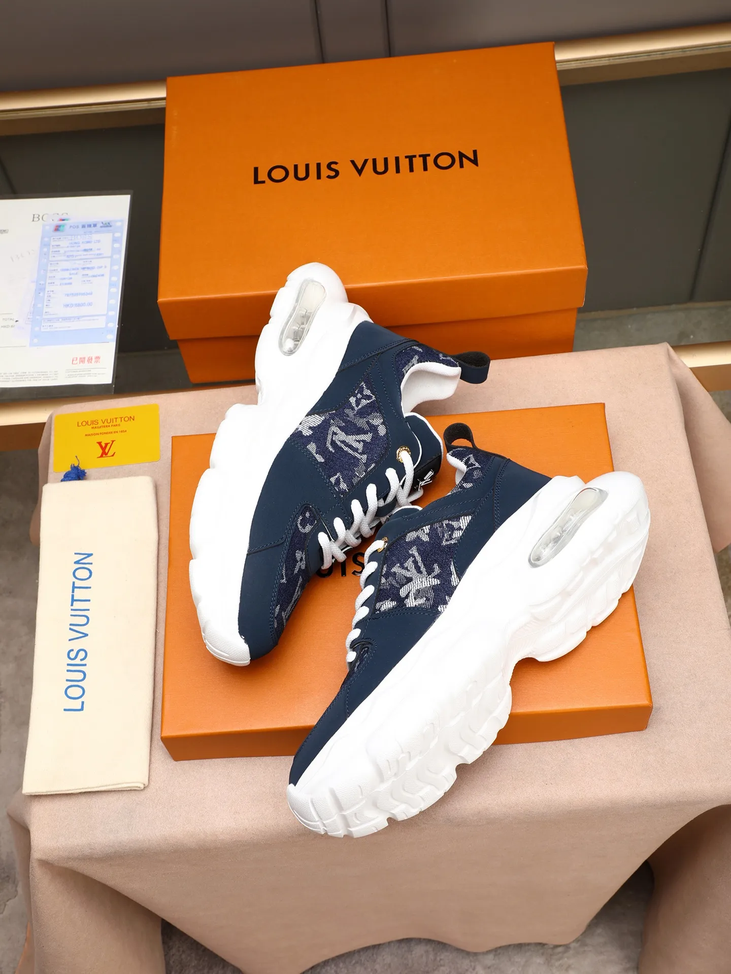 Men's shoes 💰460 [LV] Made of imported L special materials spliced ​​with cowhide and comfortable mesh lining. Private molded foam air cushion outsole, super light and comfortable on the feet! Perfect last shape, generous and fashionable design, 5 colors available! Code number: 38–44 (45 customized